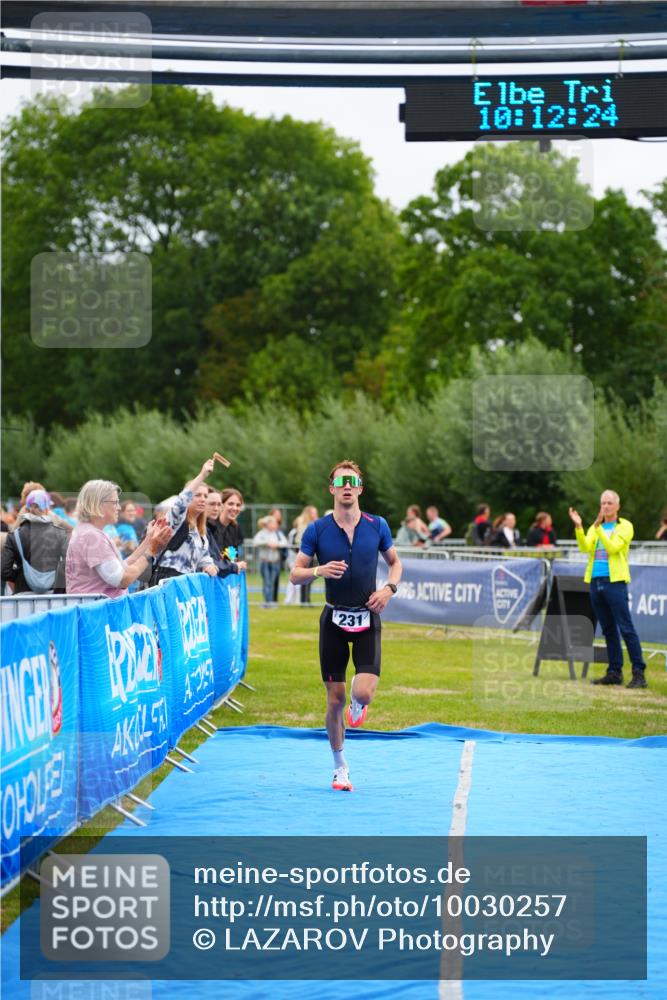30.08.2026 - Elbe Triathlon Hamburg LAZAROV Photography http://msf.ph/oto/10030257 30.08.2026 10:12:25 Ziel 231 meine-sportfotos.de