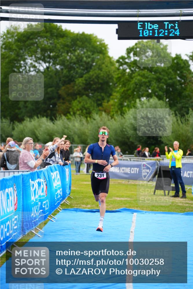 30.08.2026 - Elbe Triathlon Hamburg LAZAROV Photography http://msf.ph/oto/10030258 30.08.2026 10:12:25 Ziel 231 meine-sportfotos.de