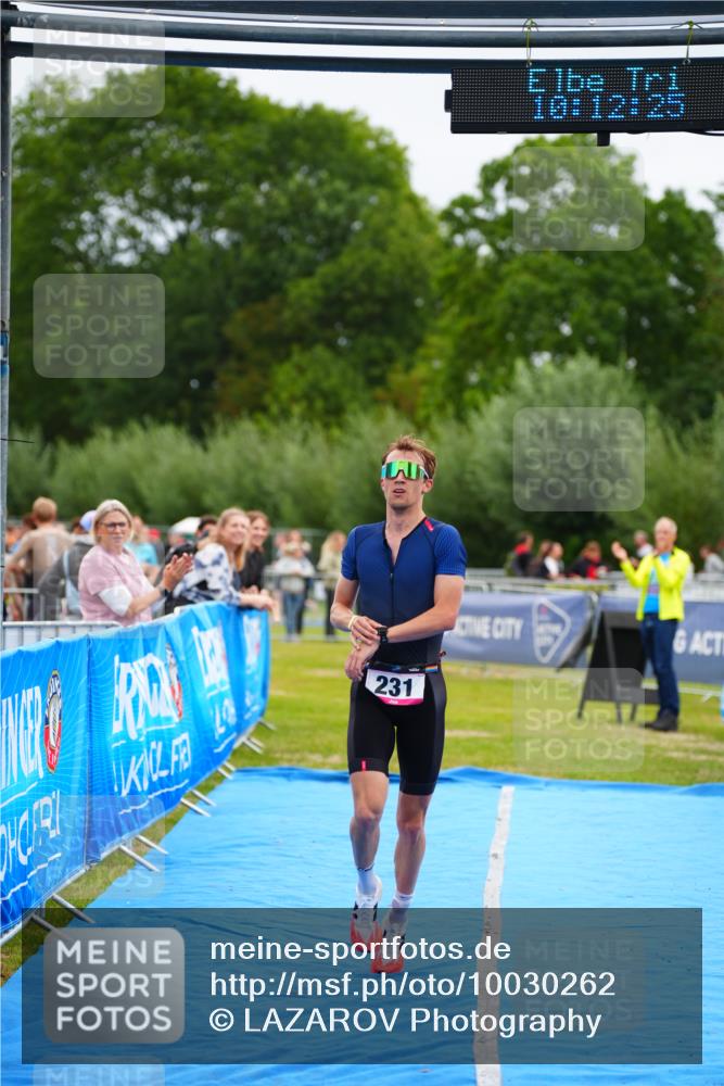 30.08.2026 - Elbe Triathlon Hamburg LAZAROV Photography http://msf.ph/oto/10030262 30.08.2026 10:12:26 Ziel 231 meine-sportfotos.de