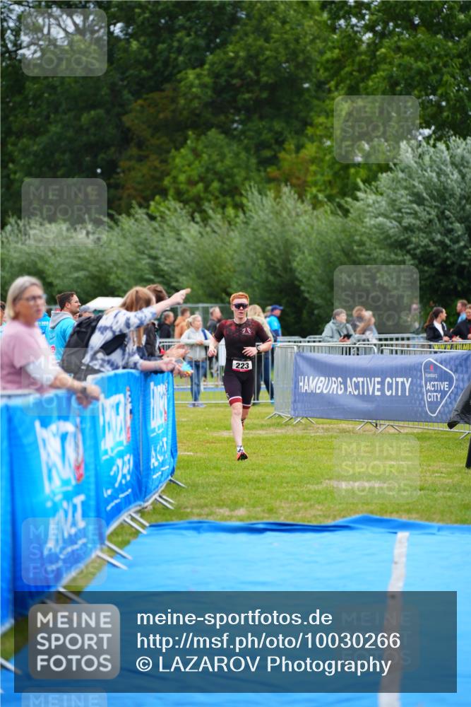 30.08.2026 - Elbe Triathlon Hamburg LAZAROV Photography http://msf.ph/oto/10030266 30.08.2026 10:12:48 Ziel 223 meine-sportfotos.de
