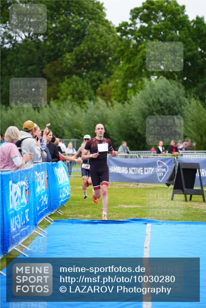 30.08.2026 - Elbe Triathlon Hamburg LAZAROV Photography http://msf.ph/oto/10030280 30.08.2026 10:13:39 Ziel 220, 227 meine-sportfotos.de