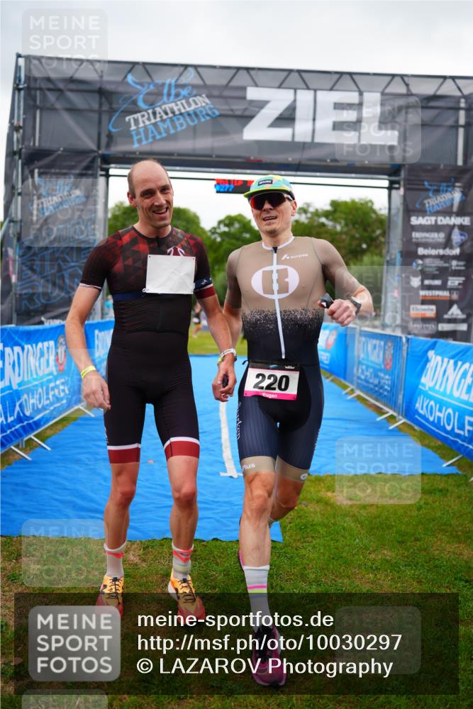30.08.2026 - Elbe Triathlon Hamburg LAZAROV Photography http://msf.ph/oto/10030297 30.08.2026 10:13:44 Ziel 220, 227 meine-sportfotos.de
