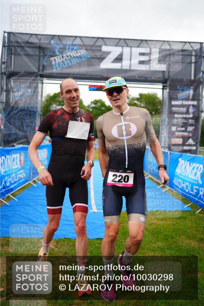 30.08.2026 - Elbe Triathlon Hamburg LAZAROV Photography http://msf.ph/oto/10030298 30.08.2026 10:13:44 Ziel 220, 227 meine-sportfotos.de