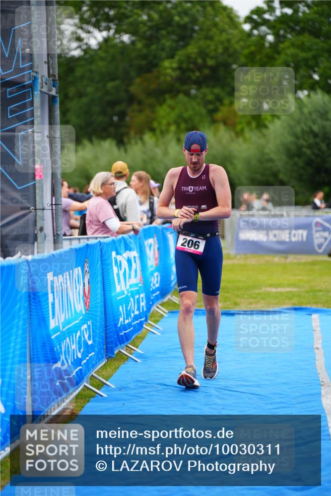 30.08.2026 - Elbe Triathlon Hamburg LAZAROV Photography http://msf.ph/oto/10030311 30.08.2026 10:14:07 Ziel 206 meine-sportfotos.de