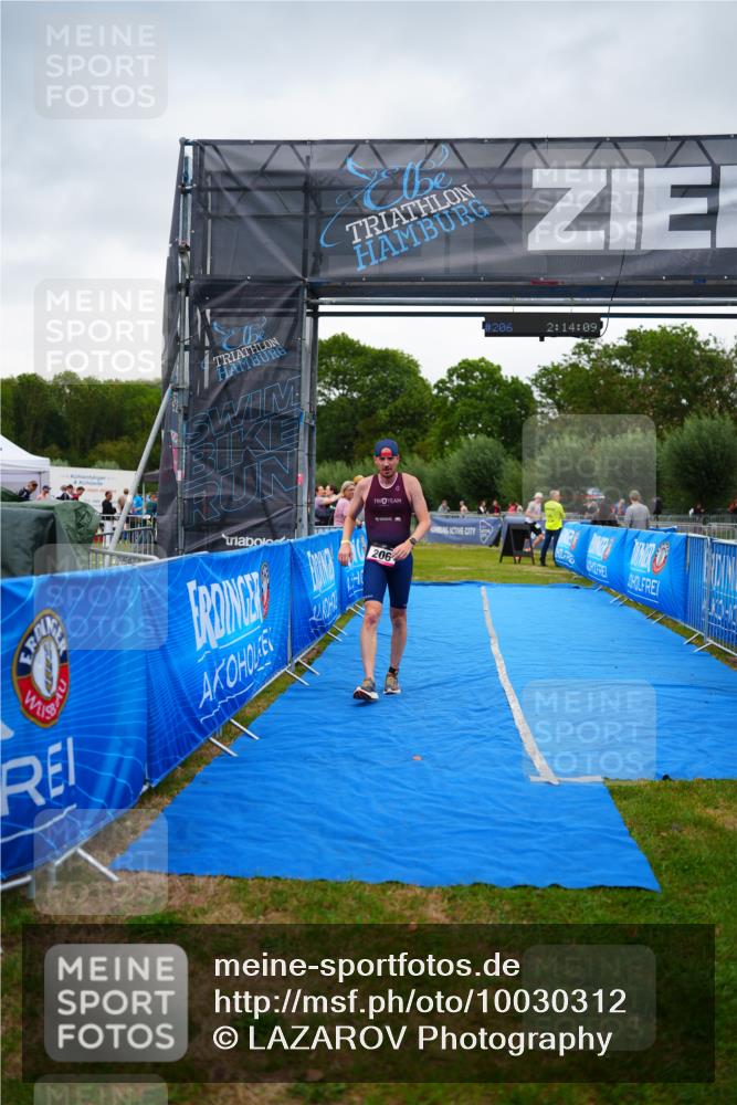 30.08.2026 - Elbe Triathlon Hamburg LAZAROV Photography http://msf.ph/oto/10030312 30.08.2026 10:14:08 Ziel 206 meine-sportfotos.de