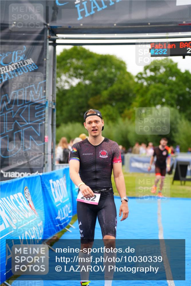 30.08.2026 - Elbe Triathlon Hamburg LAZAROV Photography http://msf.ph/oto/10030339 30.08.2026 10:14:33 Ziel 232, 238 meine-sportfotos.de