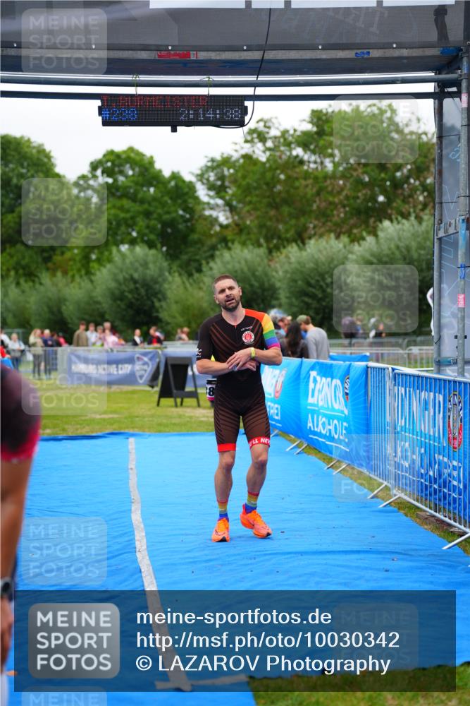 30.08.2026 - Elbe Triathlon Hamburg LAZAROV Photography http://msf.ph/oto/10030342 30.08.2026 10:14:37 Ziel 238 meine-sportfotos.de