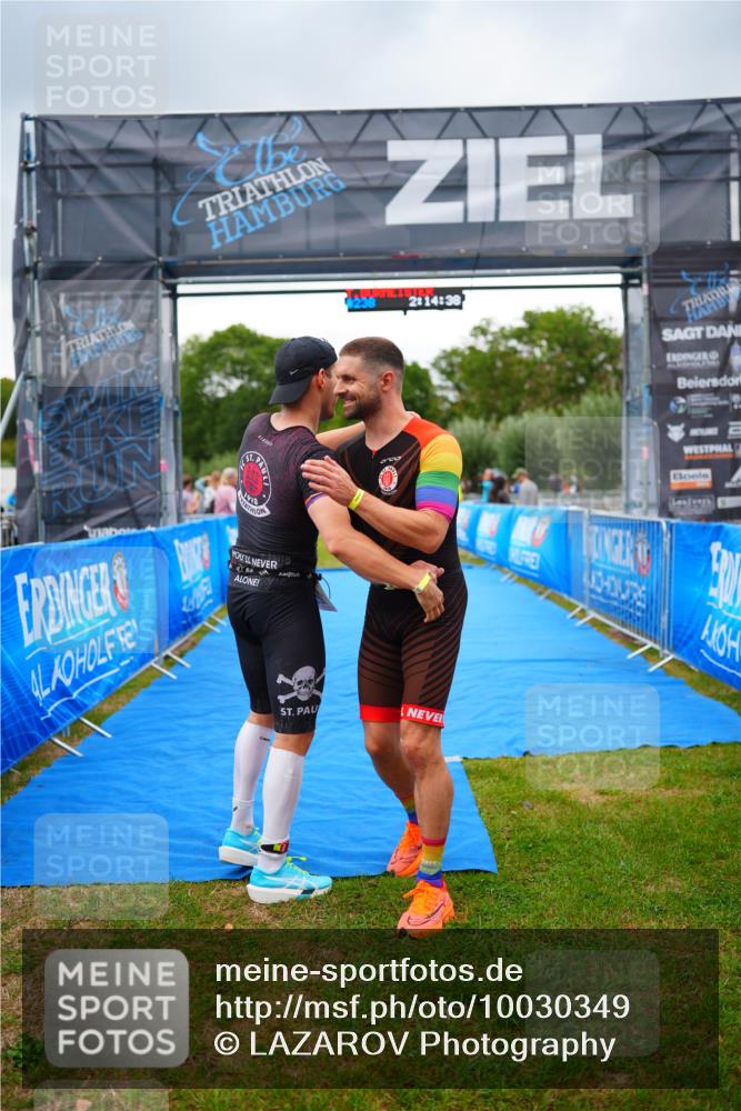 30.08.2026 - Elbe Triathlon Hamburg LAZAROV Photography http://msf.ph/oto/10030349 30.08.2026 10:14:42 Ziel  meine-sportfotos.de