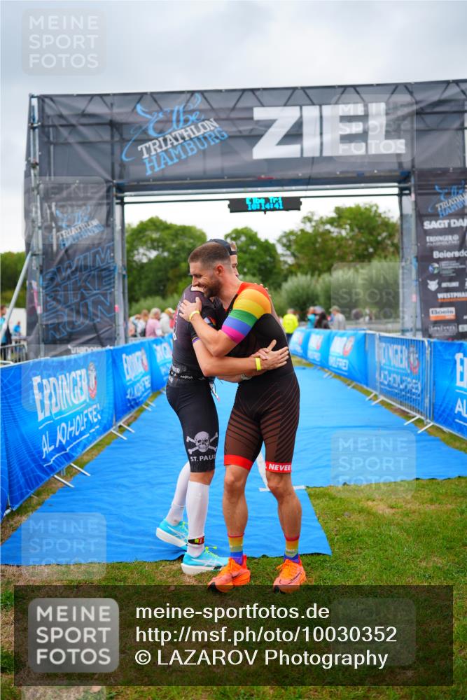 30.08.2026 - Elbe Triathlon Hamburg LAZAROV Photography http://msf.ph/oto/10030352 30.08.2026 10:14:42 Ziel  meine-sportfotos.de