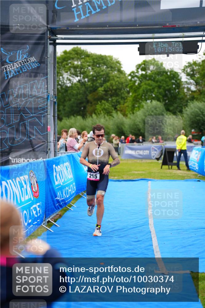 30.08.2026 - Elbe Triathlon Hamburg LAZAROV Photography http://msf.ph/oto/10030374 30.08.2026 10:15:34 Ziel 215 meine-sportfotos.de