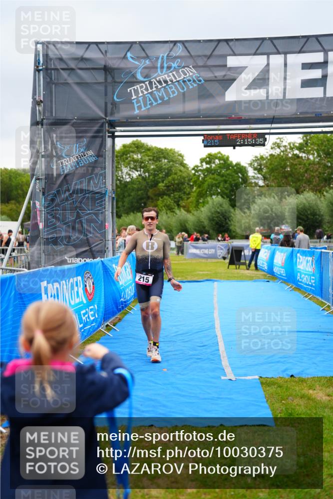 30.08.2026 - Elbe Triathlon Hamburg LAZAROV Photography http://msf.ph/oto/10030375 30.08.2026 10:15:34 Ziel 215 meine-sportfotos.de