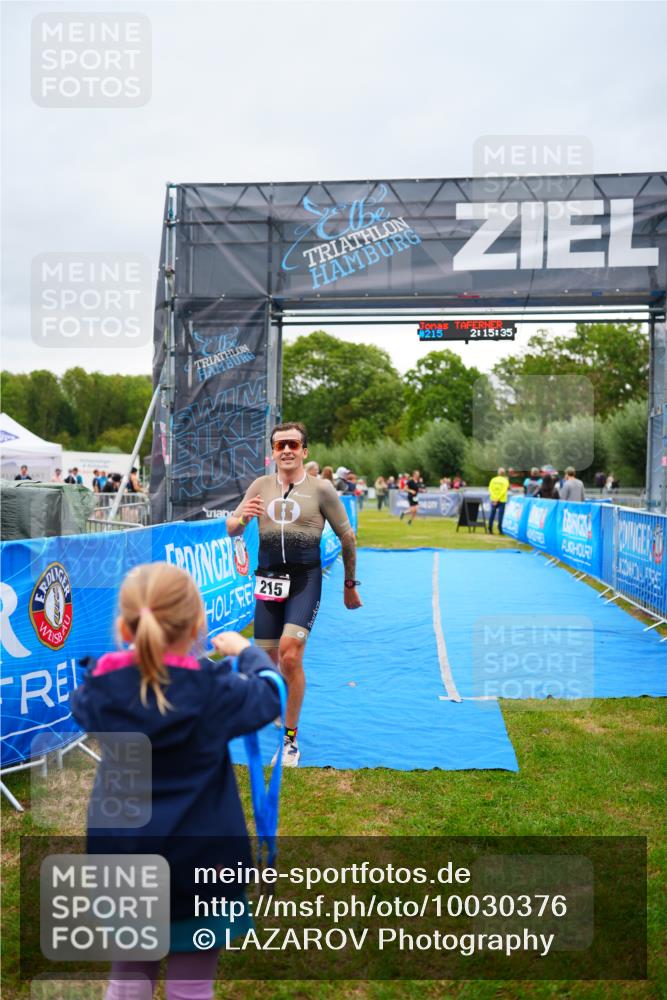 30.08.2026 - Elbe Triathlon Hamburg LAZAROV Photography http://msf.ph/oto/10030376 30.08.2026 10:15:35 Ziel 215 meine-sportfotos.de