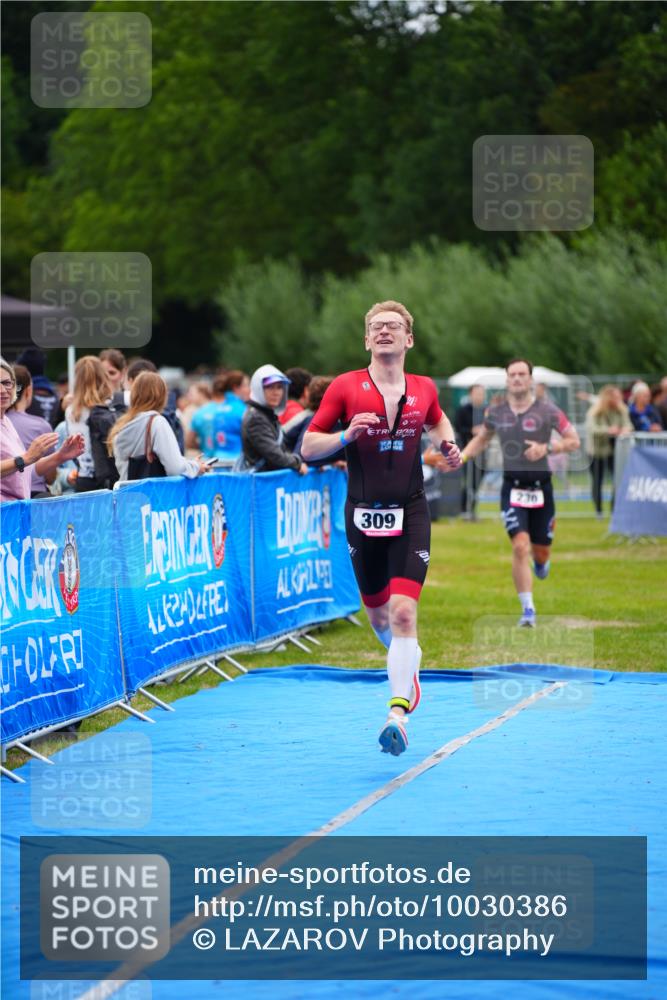 30.08.2026 - Elbe Triathlon Hamburg LAZAROV Photography http://msf.ph/oto/10030386 30.08.2026 10:17:05 Ziel 230, 309 meine-sportfotos.de