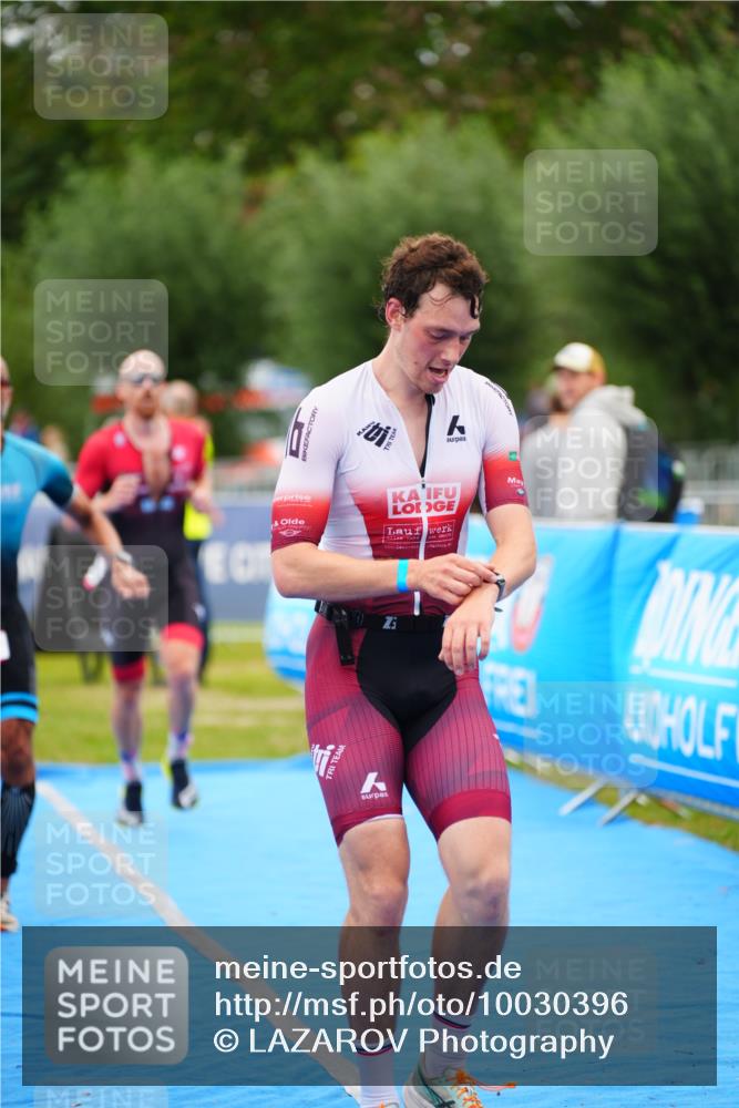 30.08.2026 - Elbe Triathlon Hamburg LAZAROV Photography http://msf.ph/oto/10030396 30.08.2026 10:17:26 Ziel 212, 308, 312 meine-sportfotos.de