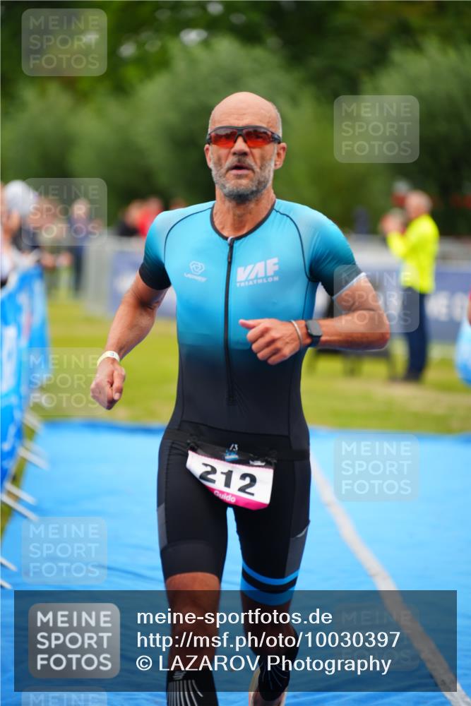 30.08.2026 - Elbe Triathlon Hamburg LAZAROV Photography http://msf.ph/oto/10030397 30.08.2026 10:17:28 Ziel 212, 308, 312 meine-sportfotos.de
