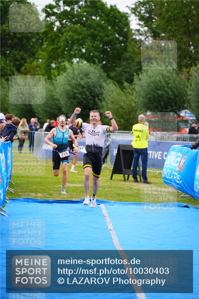 30.08.2026 - Elbe Triathlon Hamburg LAZAROV Photography http://msf.ph/oto/10030403 30.08.2026 10:17:37 Ziel 210, 272 meine-sportfotos.de
