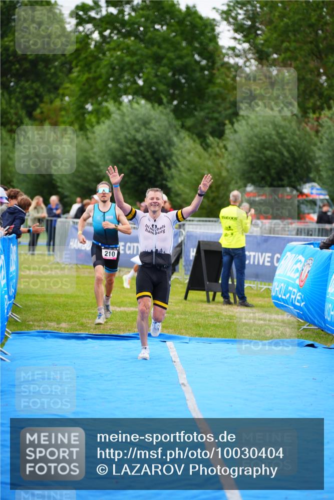 30.08.2026 - Elbe Triathlon Hamburg LAZAROV Photography http://msf.ph/oto/10030404 30.08.2026 10:17:38 Ziel 210, 272 meine-sportfotos.de