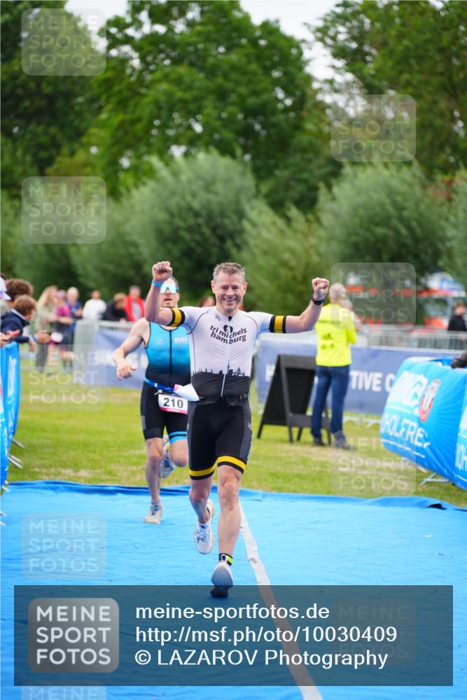 30.08.2026 - Elbe Triathlon Hamburg LAZAROV Photography http://msf.ph/oto/10030409 30.08.2026 10:17:39 Ziel 210, 272 meine-sportfotos.de