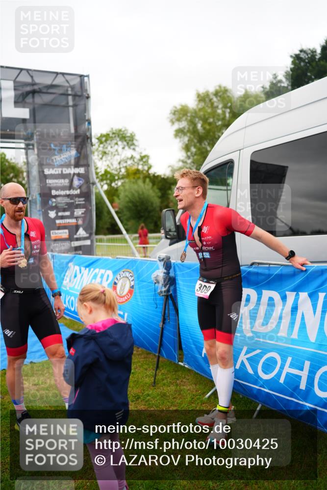 30.08.2026 - Elbe Triathlon Hamburg LAZAROV Photography http://msf.ph/oto/10030425 30.08.2026 10:17:49 Ziel  meine-sportfotos.de