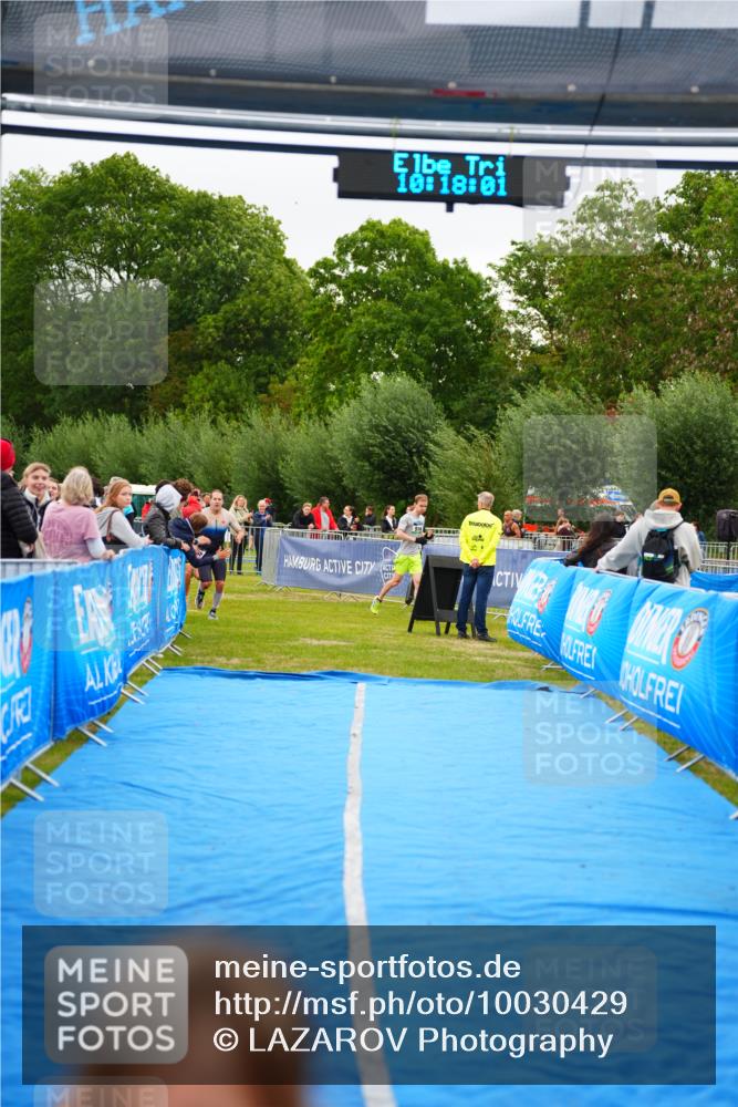 30.08.2026 - Elbe Triathlon Hamburg LAZAROV Photography http://msf.ph/oto/10030429 30.08.2026 10:18:02 Ziel 268, 411 meine-sportfotos.de