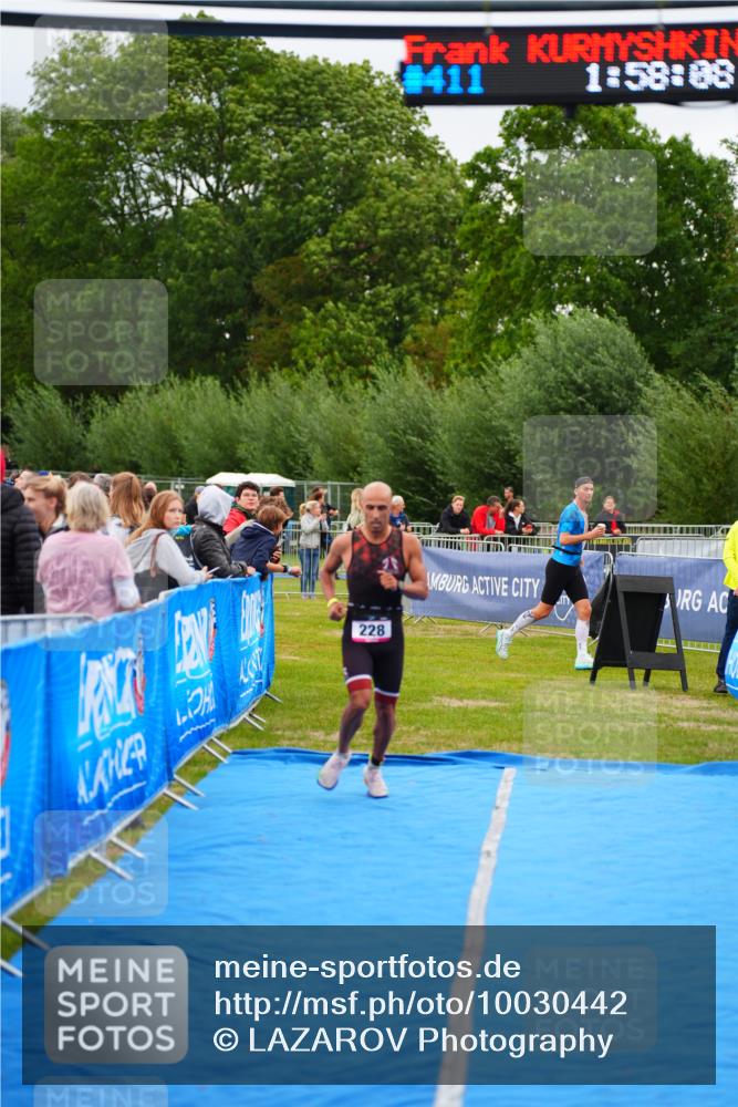 30.08.2026 - Elbe Triathlon Hamburg LAZAROV Photography http://msf.ph/oto/10030442 30.08.2026 10:18:13 Ziel 228 meine-sportfotos.de