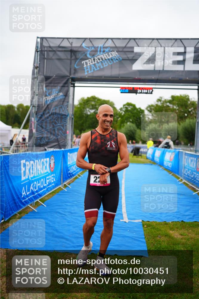30.08.2026 - Elbe Triathlon Hamburg LAZAROV Photography http://msf.ph/oto/10030451 30.08.2026 10:18:20 Ziel  meine-sportfotos.de