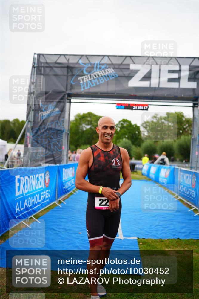 30.08.2026 - Elbe Triathlon Hamburg LAZAROV Photography http://msf.ph/oto/10030452 30.08.2026 10:18:21 Ziel  meine-sportfotos.de