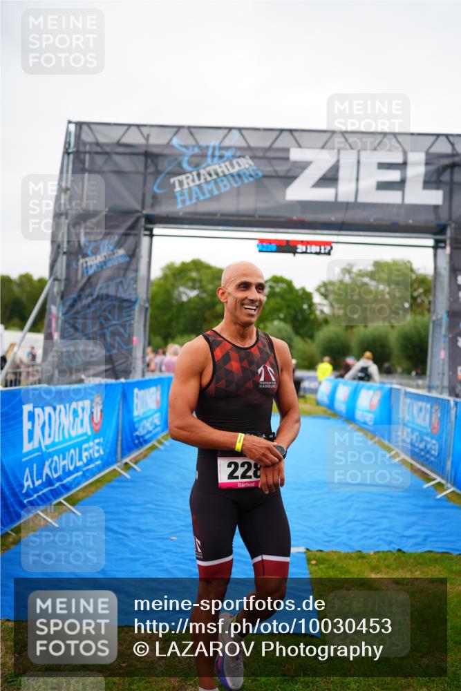 30.08.2026 - Elbe Triathlon Hamburg LAZAROV Photography http://msf.ph/oto/10030453 30.08.2026 10:18:21 Ziel  meine-sportfotos.de