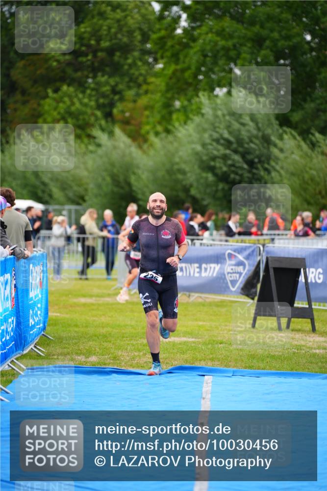 30.08.2026 - Elbe Triathlon Hamburg LAZAROV Photography http://msf.ph/oto/10030456 30.08.2026 10:18:53 Ziel 235 meine-sportfotos.de