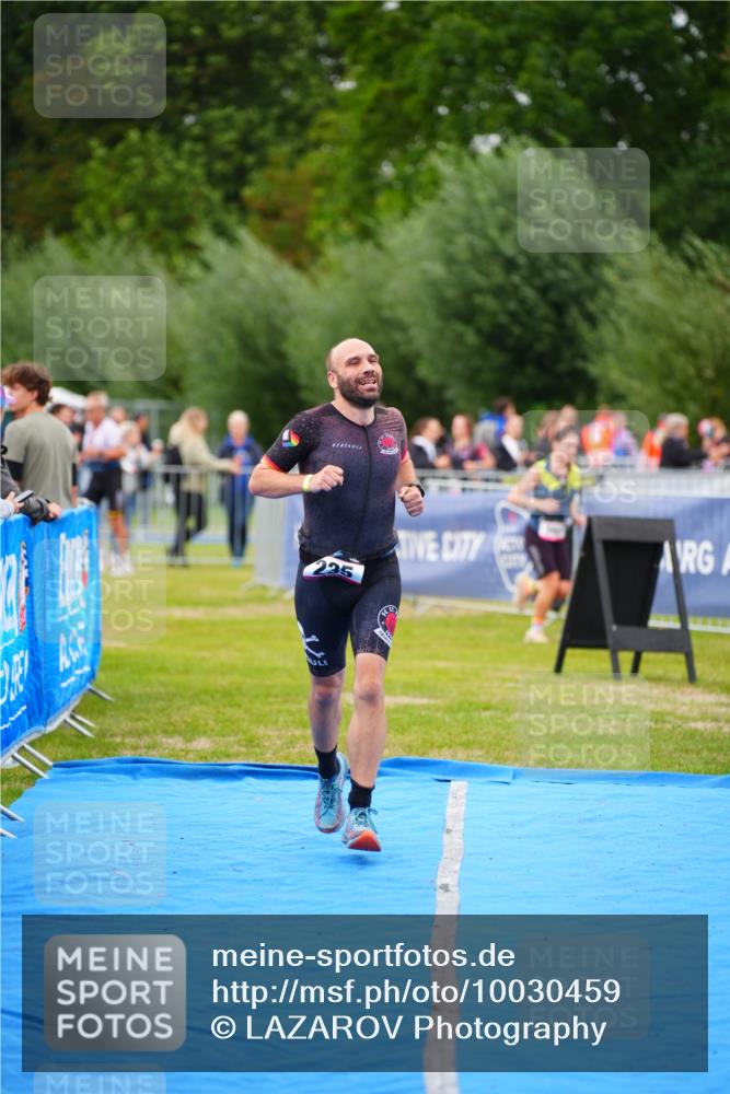 30.08.2026 - Elbe Triathlon Hamburg LAZAROV Photography http://msf.ph/oto/10030459 30.08.2026 10:18:54 Ziel 235 meine-sportfotos.de