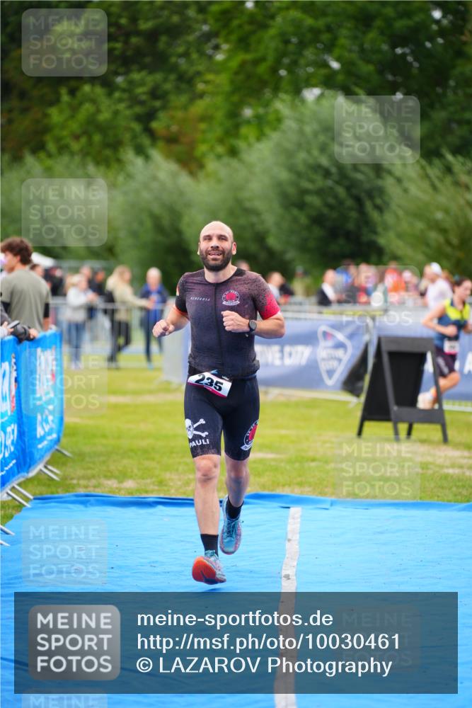 30.08.2026 - Elbe Triathlon Hamburg LAZAROV Photography http://msf.ph/oto/10030461 30.08.2026 10:18:54 Ziel 235 meine-sportfotos.de