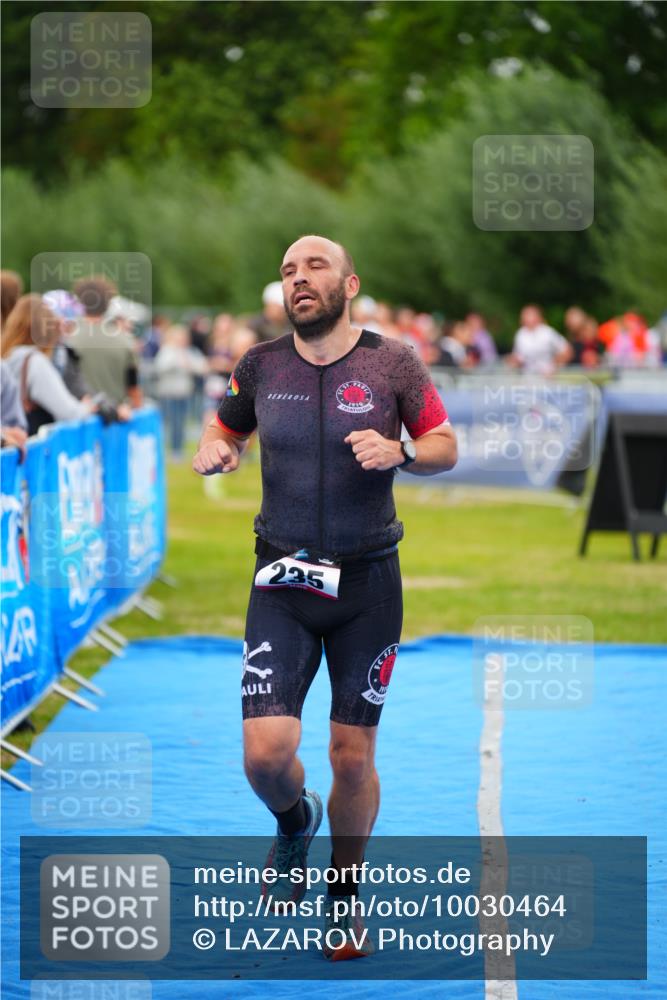 30.08.2026 - Elbe Triathlon Hamburg LAZAROV Photography http://msf.ph/oto/10030464 30.08.2026 10:18:56 Ziel 235 meine-sportfotos.de