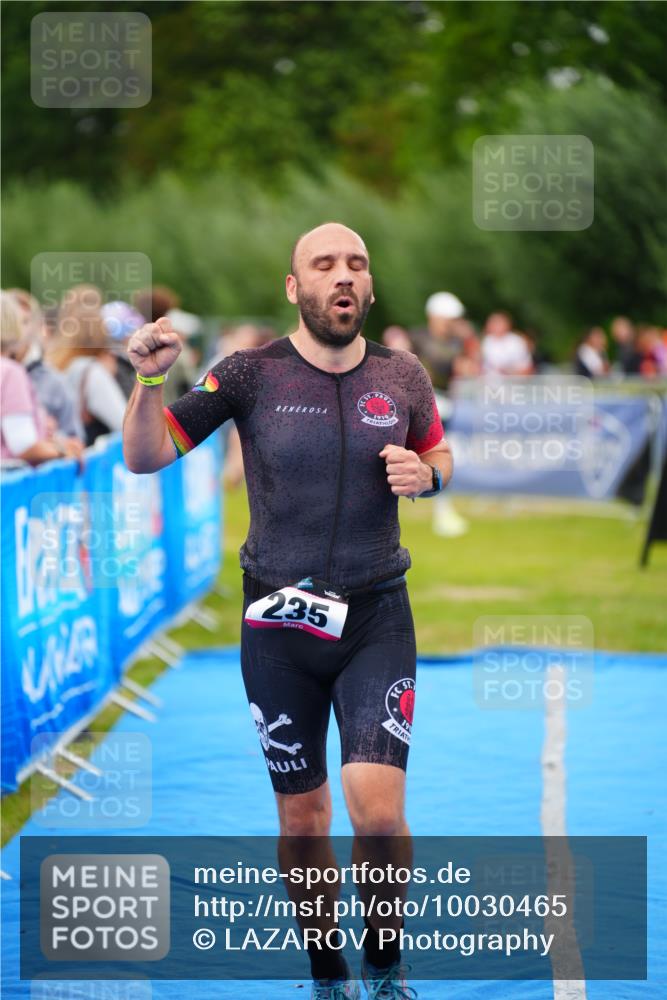30.08.2026 - Elbe Triathlon Hamburg LAZAROV Photography http://msf.ph/oto/10030465 30.08.2026 10:18:56 Ziel 235 meine-sportfotos.de