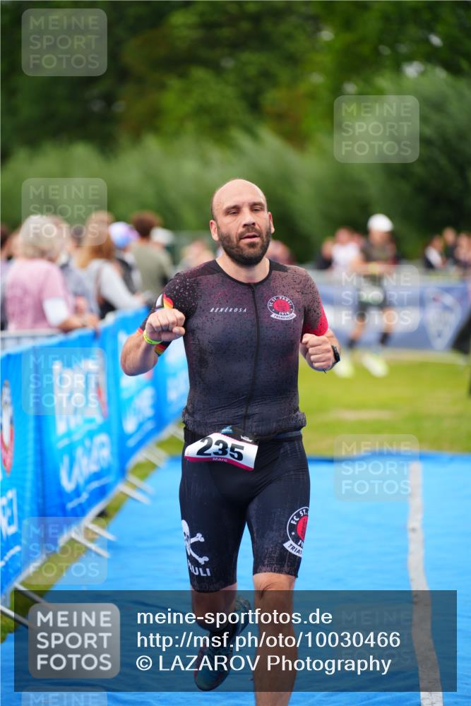 30.08.2026 - Elbe Triathlon Hamburg LAZAROV Photography http://msf.ph/oto/10030466 30.08.2026 10:18:56 Ziel 235 meine-sportfotos.de
