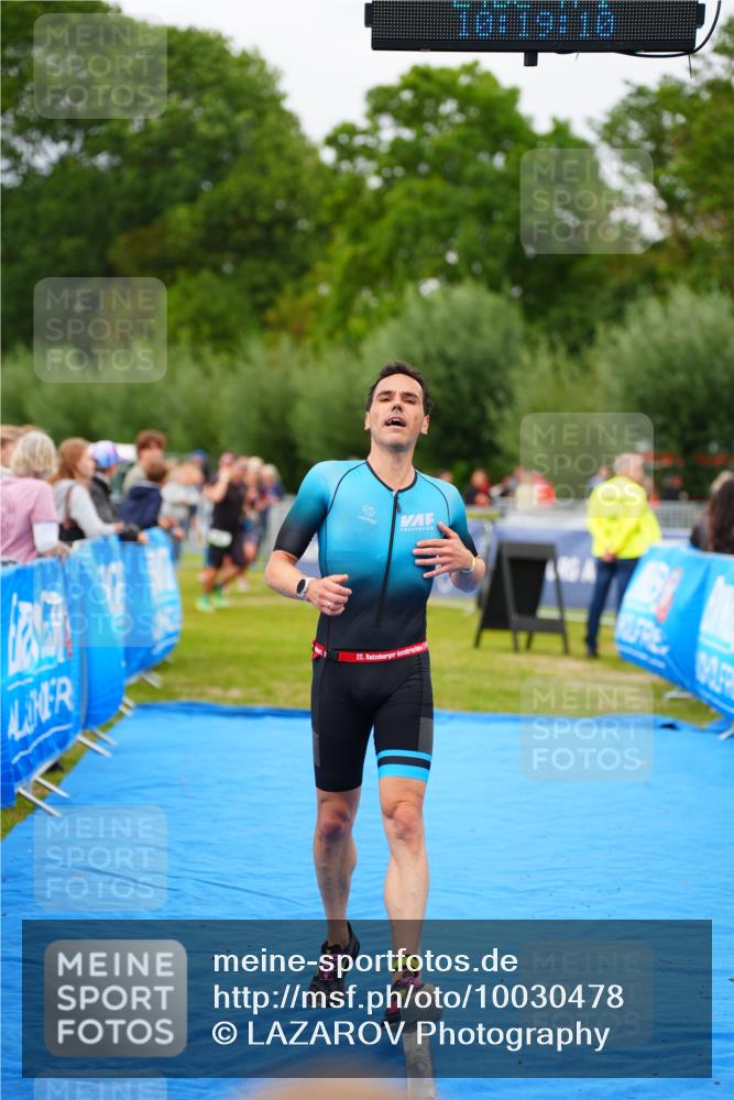 30.08.2026 - Elbe Triathlon Hamburg LAZAROV Photography http://msf.ph/oto/10030478 30.08.2026 10:19:11 Ziel 211 meine-sportfotos.de