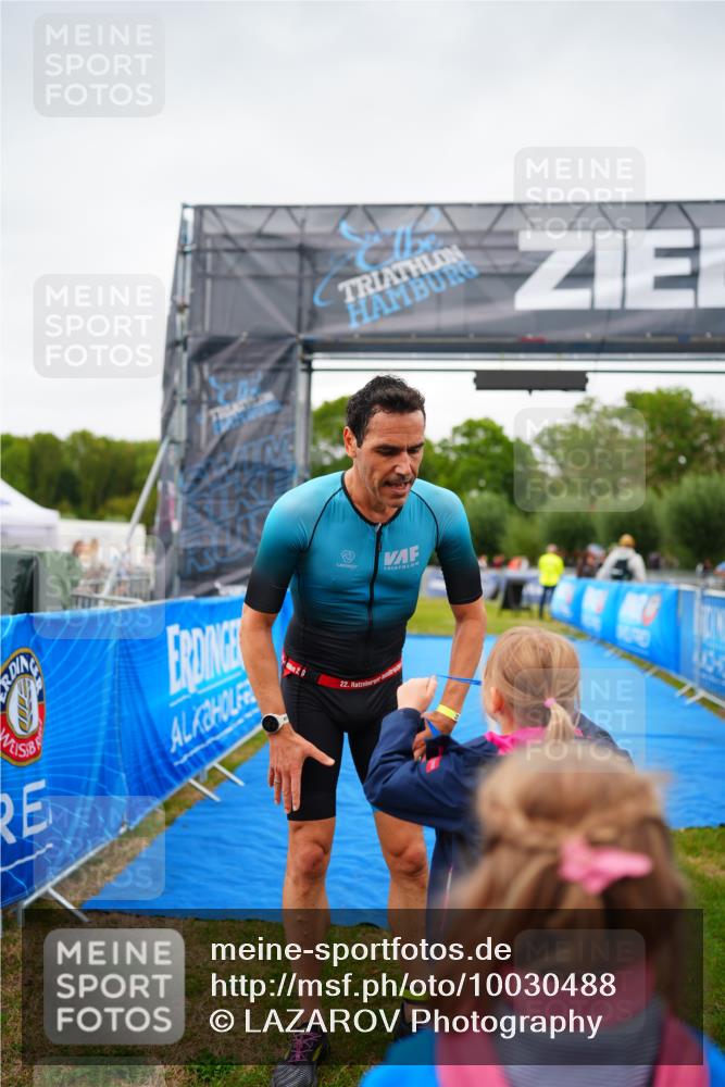 30.08.2026 - Elbe Triathlon Hamburg LAZAROV Photography http://msf.ph/oto/10030488 30.08.2026 10:19:17 Ziel  meine-sportfotos.de
