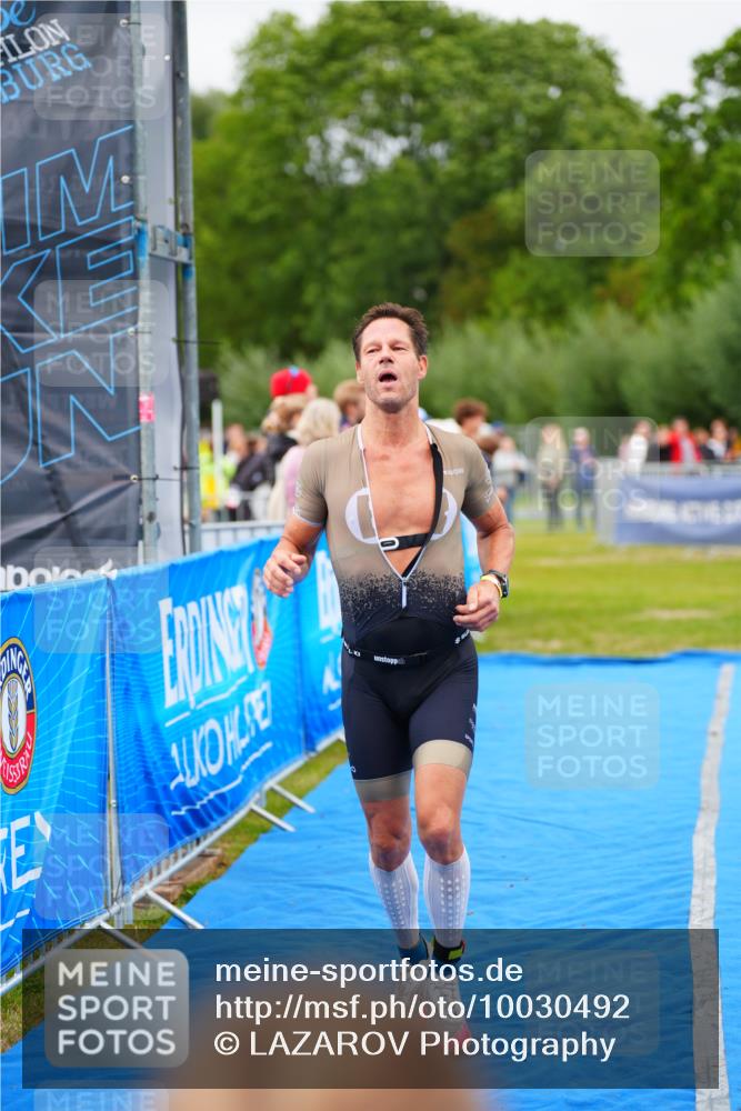 30.08.2026 - Elbe Triathlon Hamburg LAZAROV Photography http://msf.ph/oto/10030492 30.08.2026 10:19:41 Ziel 222 meine-sportfotos.de