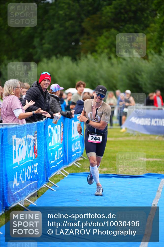 30.08.2026 - Elbe Triathlon Hamburg LAZAROV Photography http://msf.ph/oto/10030496 30.08.2026 10:20:04 Ziel 244 meine-sportfotos.de
