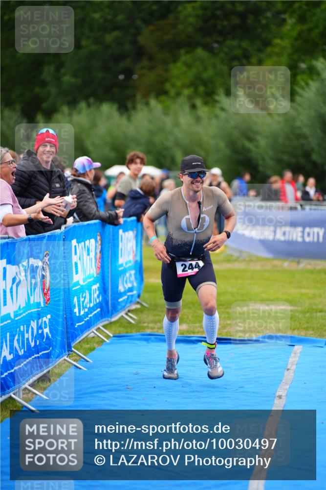 30.08.2026 - Elbe Triathlon Hamburg LAZAROV Photography http://msf.ph/oto/10030497 30.08.2026 10:20:05 Ziel 244 meine-sportfotos.de