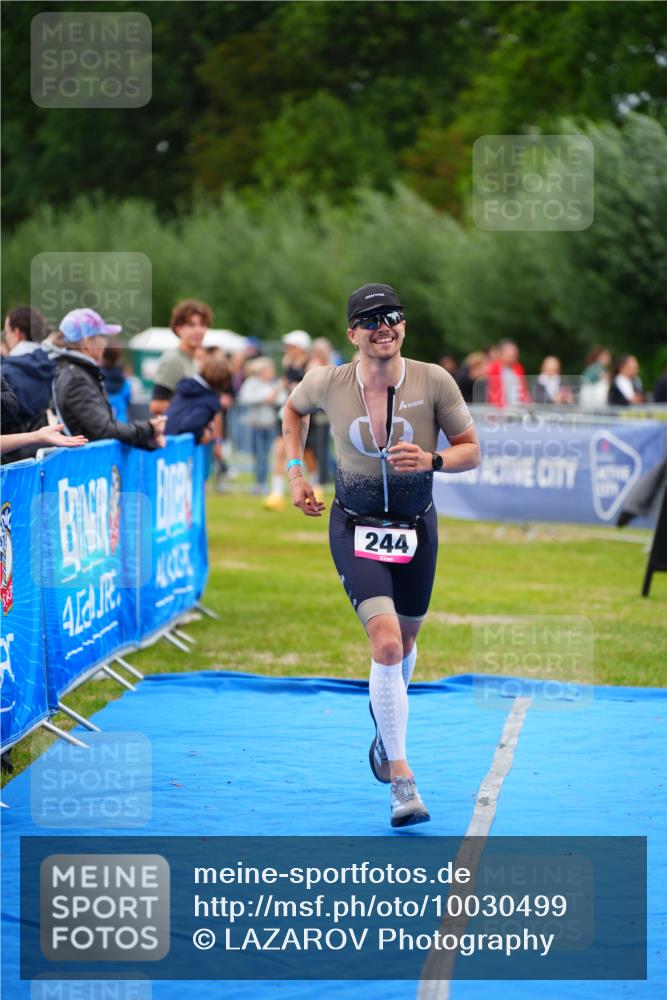 30.08.2026 - Elbe Triathlon Hamburg LAZAROV Photography http://msf.ph/oto/10030499 30.08.2026 10:20:05 Ziel 244 meine-sportfotos.de