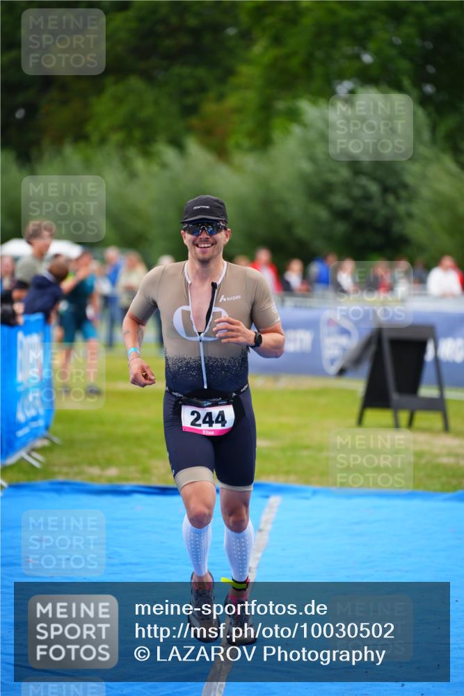 30.08.2026 - Elbe Triathlon Hamburg LAZAROV Photography http://msf.ph/oto/10030502 30.08.2026 10:20:06 Ziel 244 meine-sportfotos.de