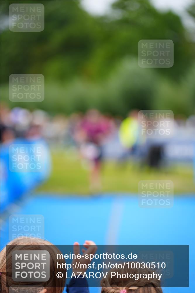 30.08.2026 - Elbe Triathlon Hamburg LAZAROV Photography http://msf.ph/oto/10030510 30.08.2026 10:20:55 Ziel 301 meine-sportfotos.de
