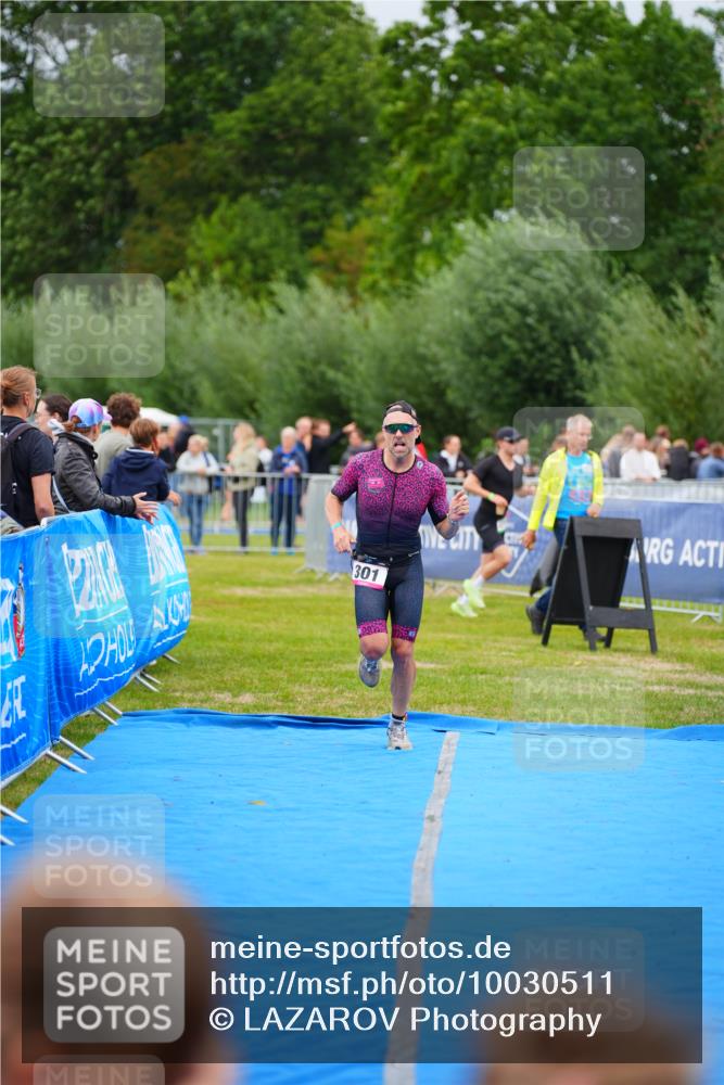 30.08.2026 - Elbe Triathlon Hamburg LAZAROV Photography http://msf.ph/oto/10030511 30.08.2026 10:20:56 Ziel 301 meine-sportfotos.de