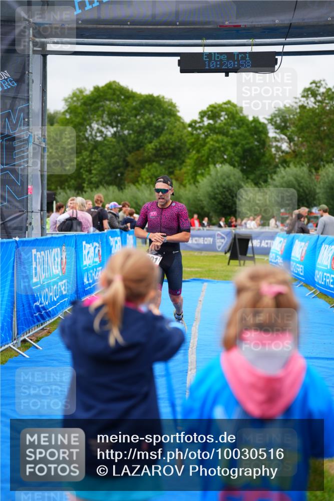 30.08.2026 - Elbe Triathlon Hamburg LAZAROV Photography http://msf.ph/oto/10030516 30.08.2026 10:20:58 Ziel 301 meine-sportfotos.de