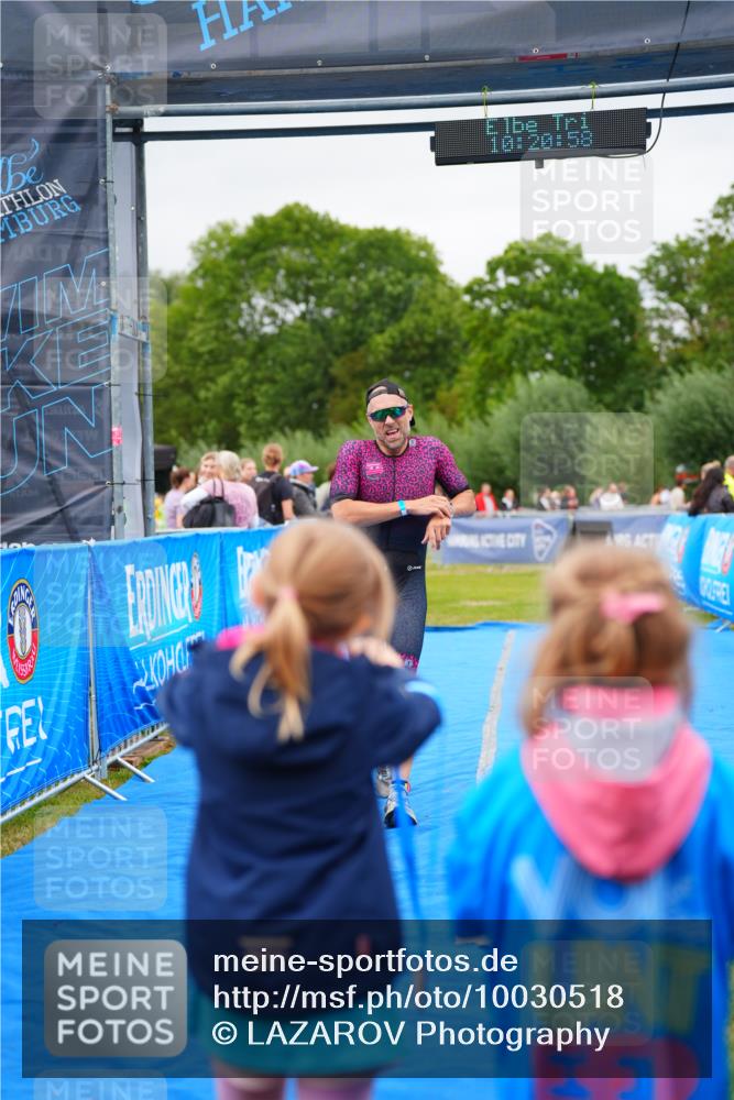 30.08.2026 - Elbe Triathlon Hamburg LAZAROV Photography http://msf.ph/oto/10030518 30.08.2026 10:20:59 Ziel 301 meine-sportfotos.de