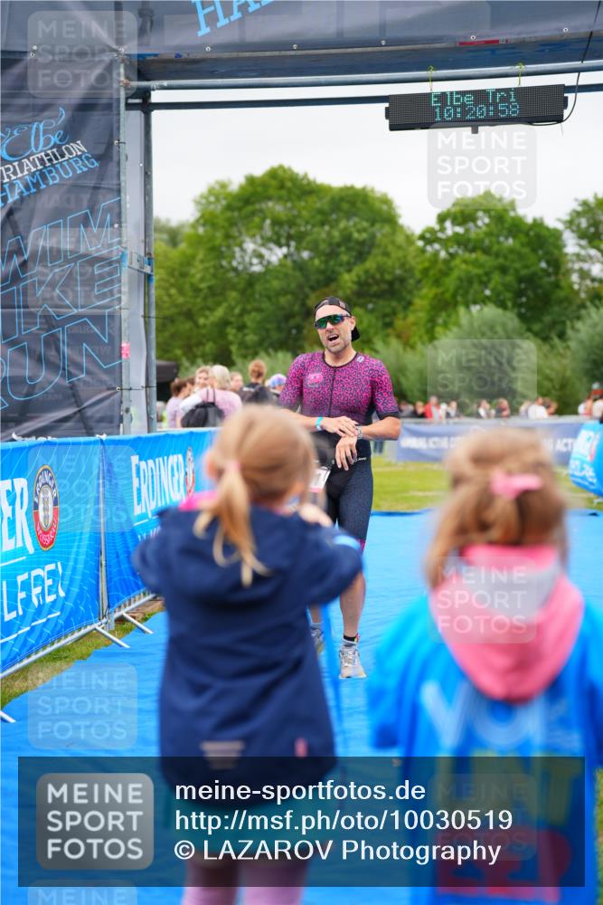 30.08.2026 - Elbe Triathlon Hamburg LAZAROV Photography http://msf.ph/oto/10030519 30.08.2026 10:20:59 Ziel 301 meine-sportfotos.de