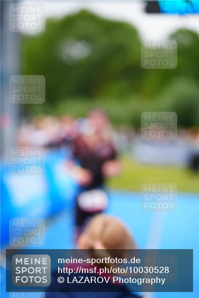 30.08.2026 - Elbe Triathlon Hamburg LAZAROV Photography http://msf.ph/oto/10030528 30.08.2026 10:21:10 Ziel 229 meine-sportfotos.de