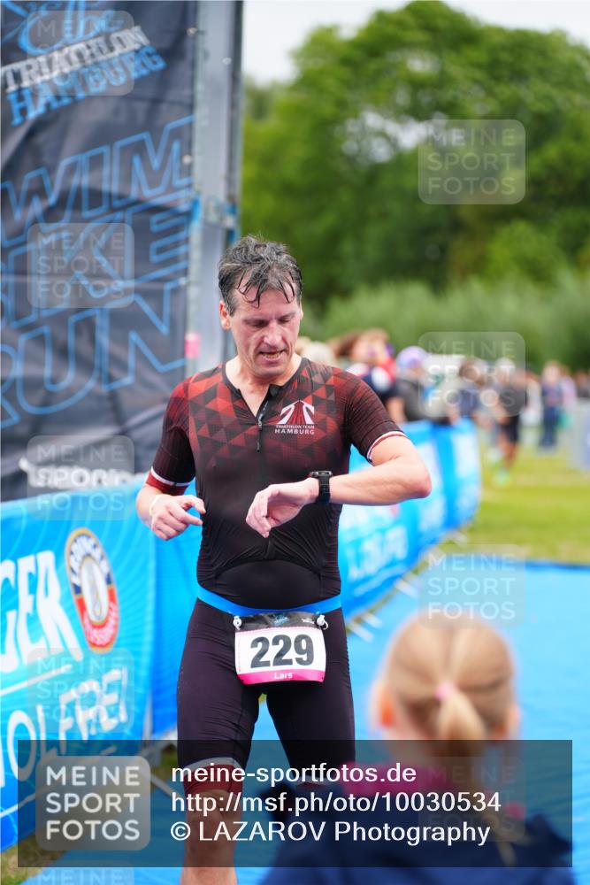 30.08.2026 - Elbe Triathlon Hamburg LAZAROV Photography http://msf.ph/oto/10030534 30.08.2026 10:21:12 Ziel 229 meine-sportfotos.de