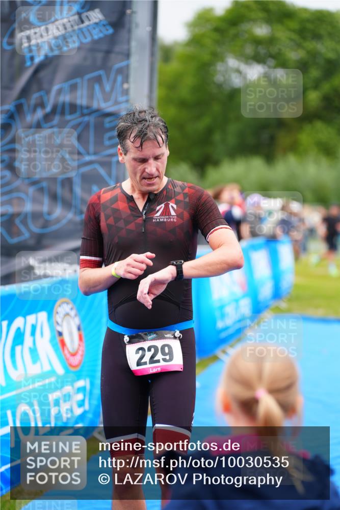 30.08.2026 - Elbe Triathlon Hamburg LAZAROV Photography http://msf.ph/oto/10030535 30.08.2026 10:21:12 Ziel 229 meine-sportfotos.de