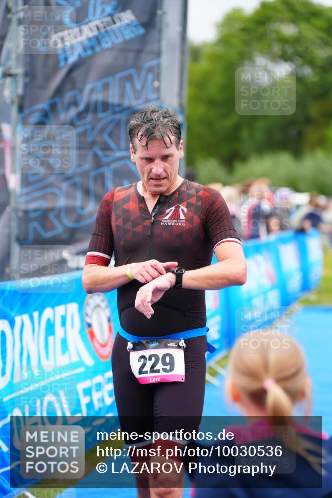 30.08.2026 - Elbe Triathlon Hamburg LAZAROV Photography http://msf.ph/oto/10030536 30.08.2026 10:21:12 Ziel 229 meine-sportfotos.de